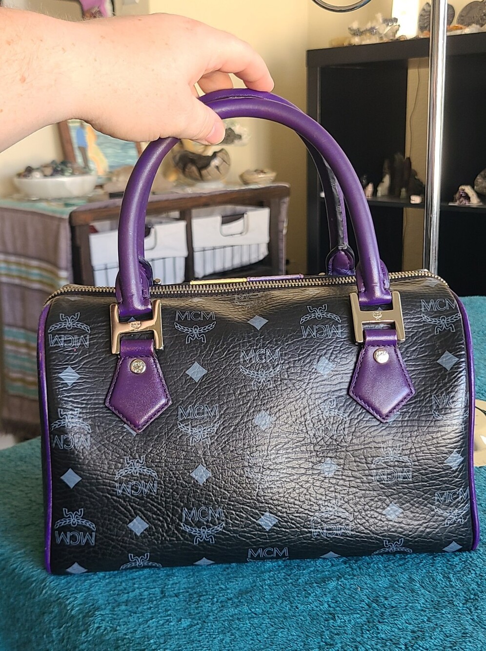 MCM Visetos Princess Lion Boston Bag in black coated canvas - Picture 5 of 15